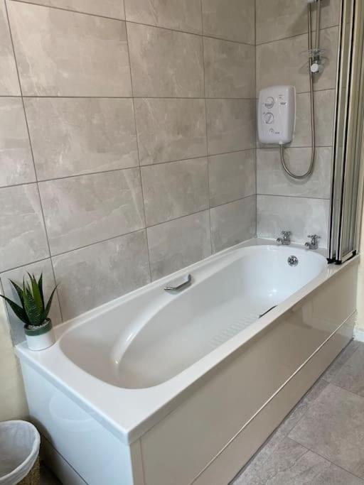 Glengesh Court. Ardara Town Centre. 아파트 외부 사진